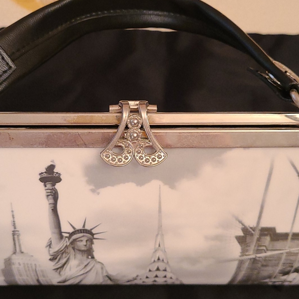 Handbags - Picture 3 of 5